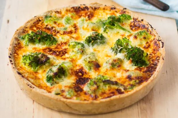 Quiche brokułowo-cheddarowa